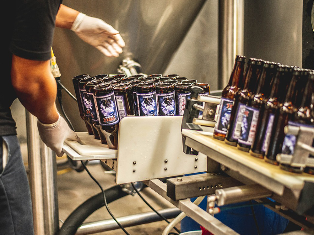 為什么啤酒瓶都是棕色和綠色的？