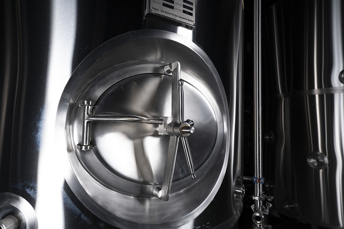 山東天泰啤酒設(shè)備-發(fā)酵罐-天泰工廠實(shí)拍圖